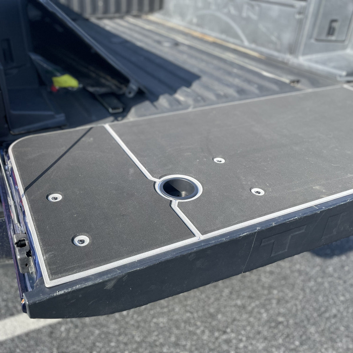 BillieBars Titan Tailgate Cover (2004-2026)