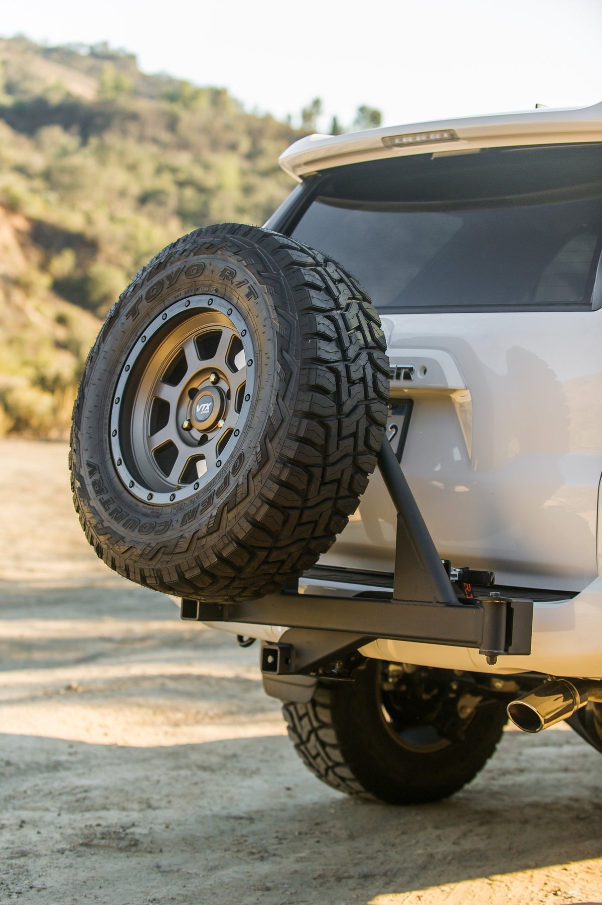 RIGd Supply RIG'd UltraSwing® Short-Fit Spare Tire Hitch Mount